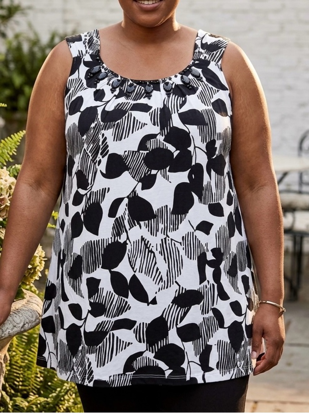 Classic Elements Womens Black and White Beaded Tank Top Blouse size 20-22W Comfy